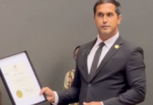 Senator Presents Letter of Recognition to Man Who Beat Up Attacker of Hawaiian Monk Seal