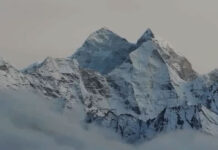 Two Mount Everest Climbers Die After Reaching Summit