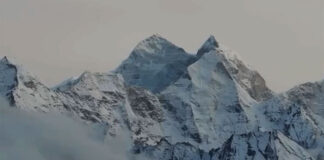 Two Mount Everest Climbers Die After Reaching Summit